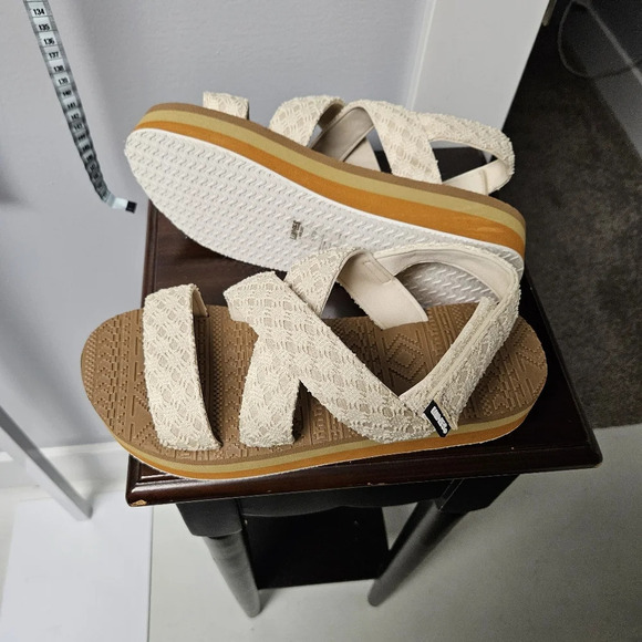 NWT Muk Luk sandals oatmeal color - Picture 1 of 6